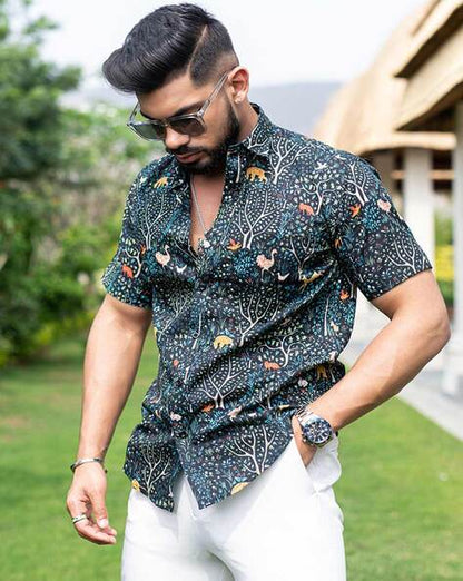 Printed shirt with spread colour